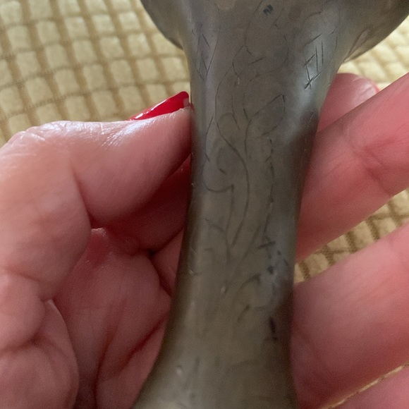 Vintage brass bud vase with lots of patina size 5” high 1940’s etched design - Picture 6 of 6